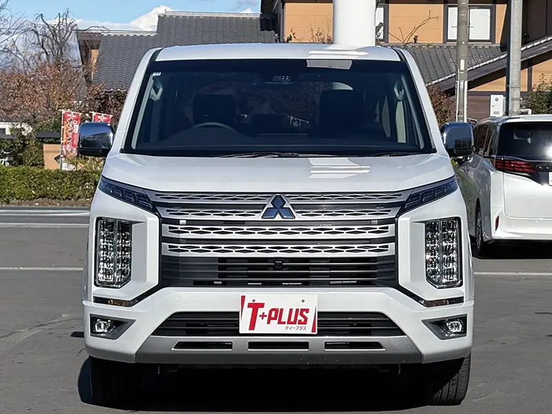 デリカD:5 P 8人乗り(ﾅﾋﾞ･後席用ﾓﾆﾀｰ取付pkg) 在庫車
