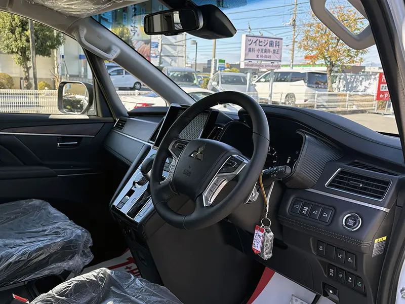 デリカD:5 P 8人乗り(ﾅﾋﾞ･後席用ﾓﾆﾀｰ取付pkg) 在庫車