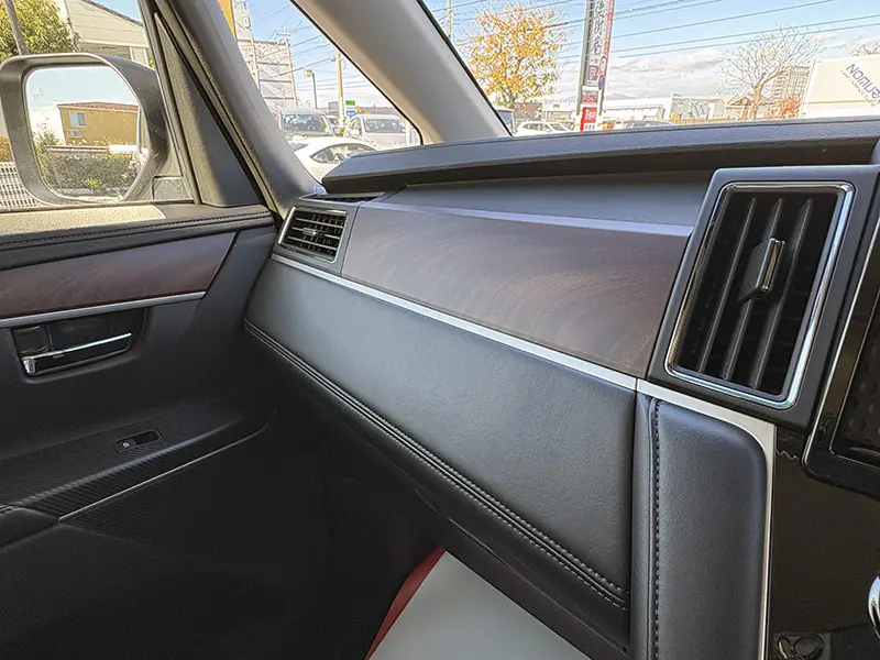 デリカD:5 P 8人乗り(ﾅﾋﾞ･後席用ﾓﾆﾀｰ取付pkg) 在庫車