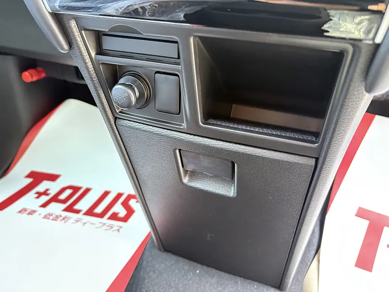 デリカD:5 P 8人乗り(ﾅﾋﾞ･後席用ﾓﾆﾀｰ取付pkg) 在庫車