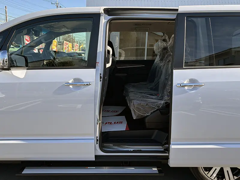 デリカD:5 P 8人乗り(ﾅﾋﾞ･後席用ﾓﾆﾀｰ取付pkg) 在庫車
