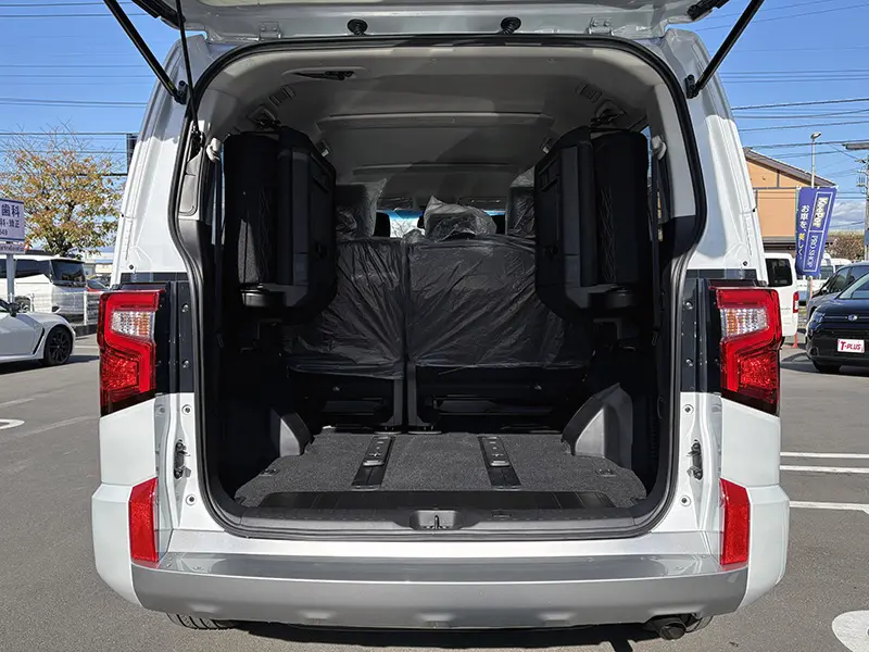 デリカD:5 P 8人乗り(ﾅﾋﾞ･後席用ﾓﾆﾀｰ取付pkg) 在庫車