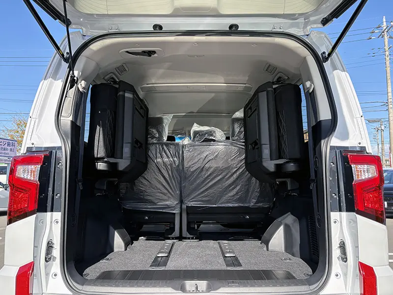 デリカD:5 P 8人乗り(ﾅﾋﾞ･後席用ﾓﾆﾀｰ取付pkg) 在庫車