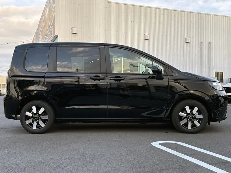 フリード e:HEV AIR EX 6人乗り 在庫車