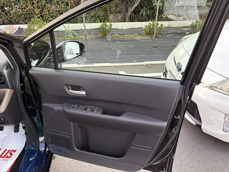 フリード e:HEV AIR EX 6人乗り 在庫車