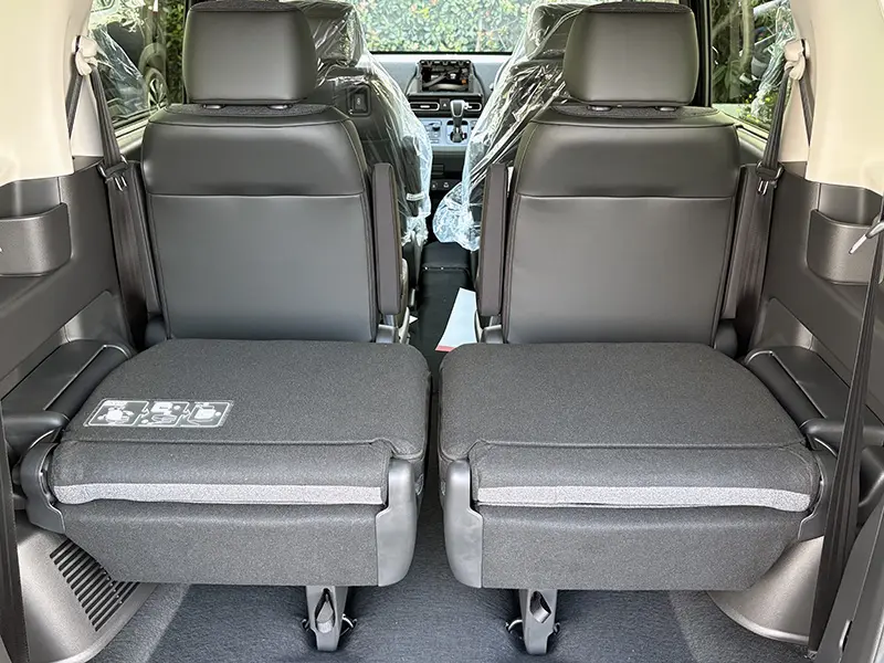 フリード e:HEV AIR EX 6人乗り 在庫車