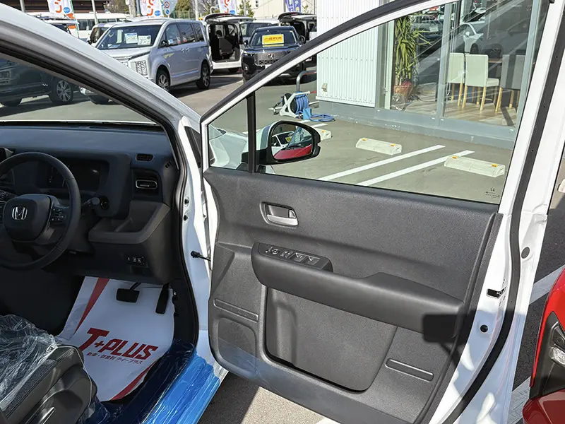 フリード e:HEV AIR EX 6人乗り 在庫車