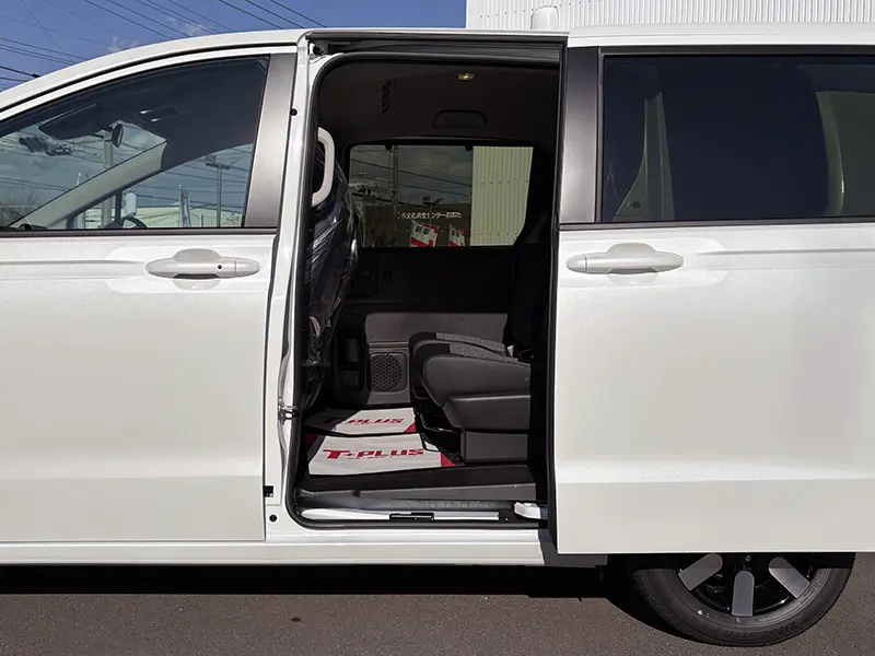 フリード e:HEV AIR EX 6人乗り 在庫車