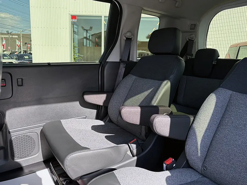 フリード e:HEV AIR EX 6人乗り 在庫車