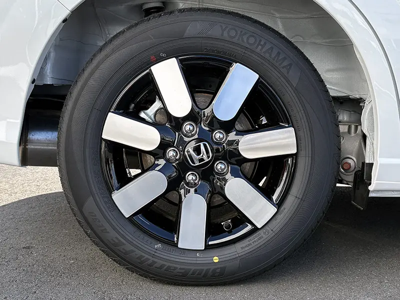 フリード e:HEV AIR EX 6人乗り 在庫車