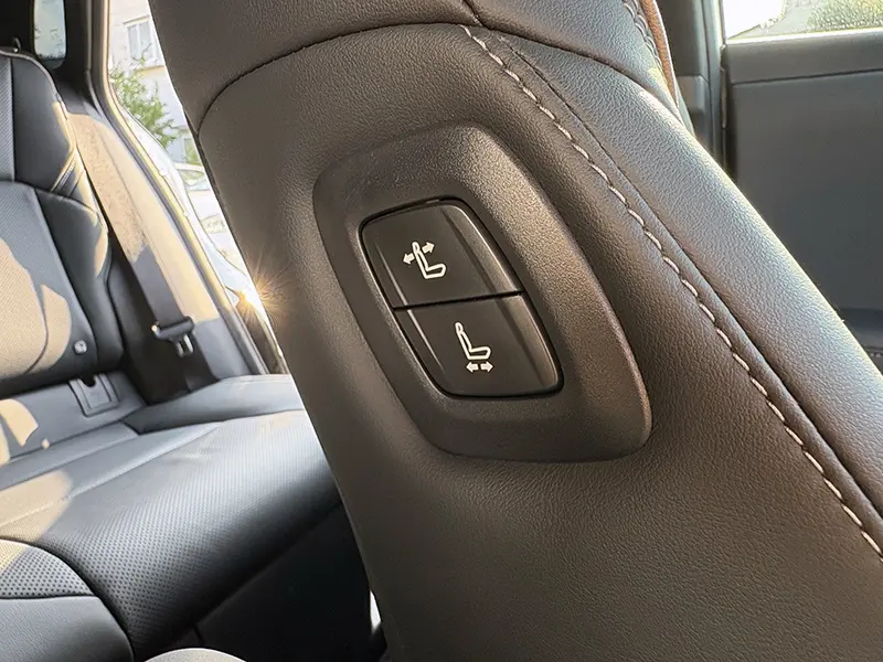 クラウンスポーツ 2.5Z E-Four 4WD 在庫車