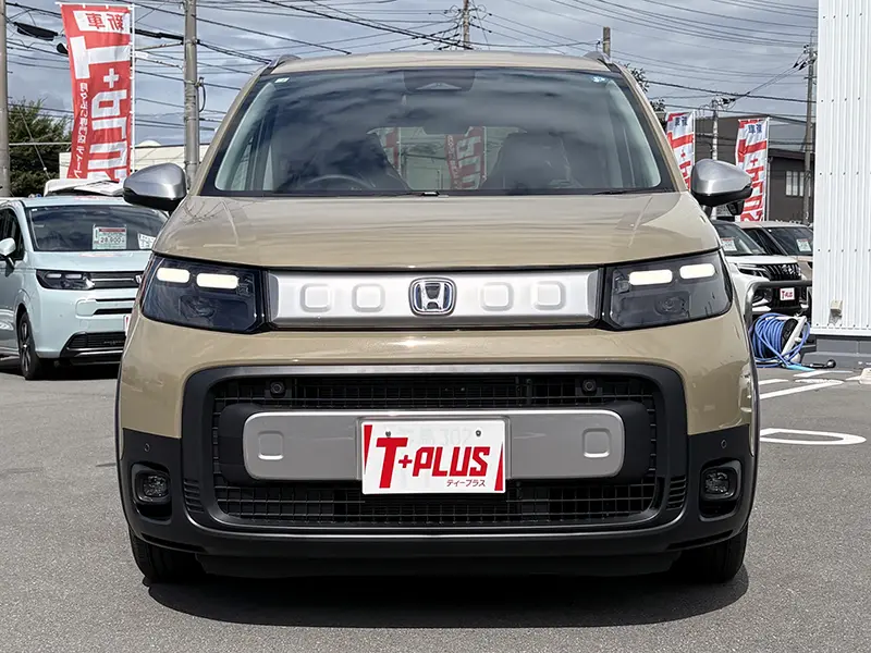 フリード e:HEV CROSSTAR 6人乗り 在庫車