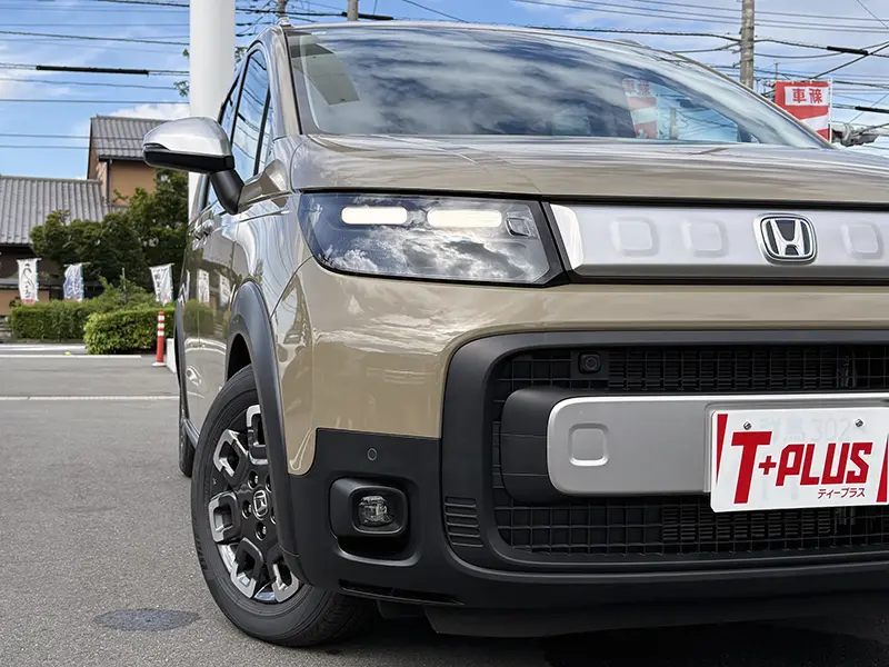 フリード e:HEV CROSSTAR 6人乗り 在庫車