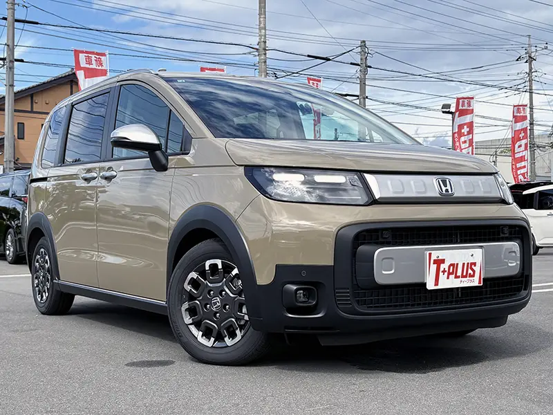 フリード e:HEV CROSSTAR 6人乗り 在庫車