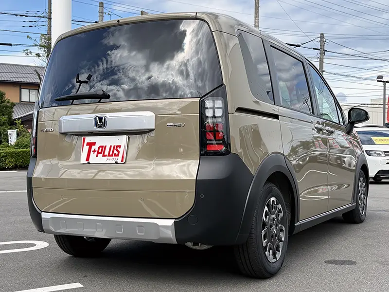 フリード e:HEV CROSSTAR 6人乗り 在庫車