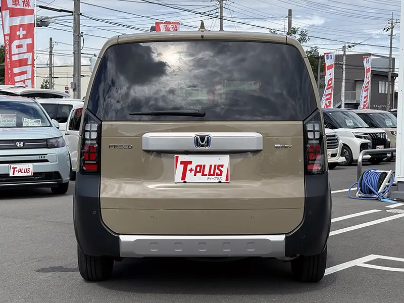 フリード e:HEV CROSSTAR 6人乗り 在庫車