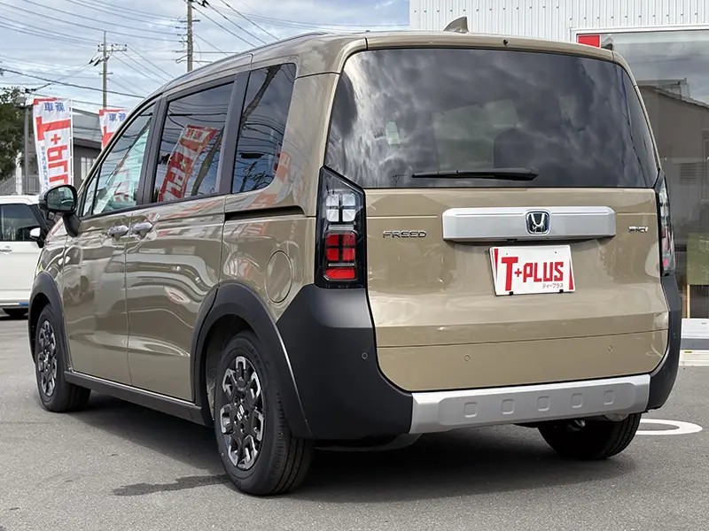 フリード e:HEV CROSSTAR 6人乗り 在庫車