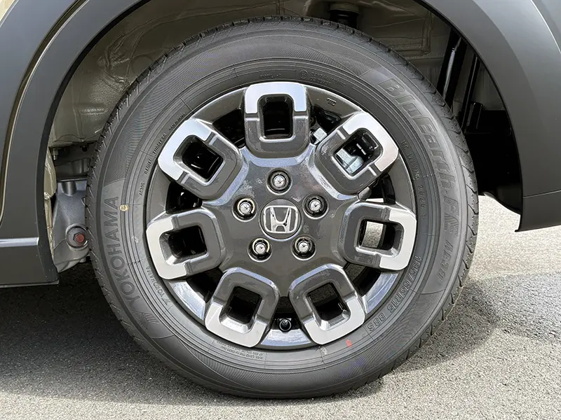 フリード e:HEV CROSSTAR 6人乗り 在庫車