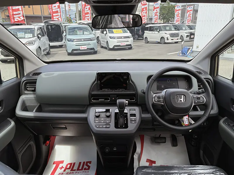 フリード e:HEV CROSSTAR 6人乗り 在庫車