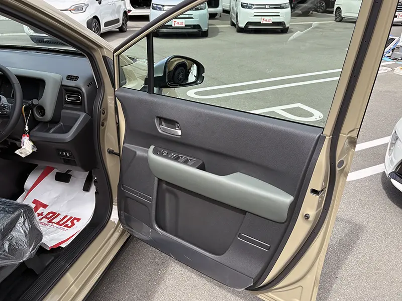 フリード e:HEV CROSSTAR 6人乗り 在庫車