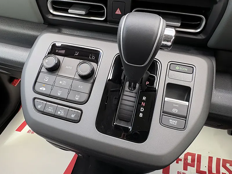 フリード e:HEV CROSSTAR 6人乗り 在庫車