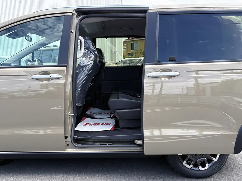 フリード e:HEV CROSSTAR 6人乗り 在庫車