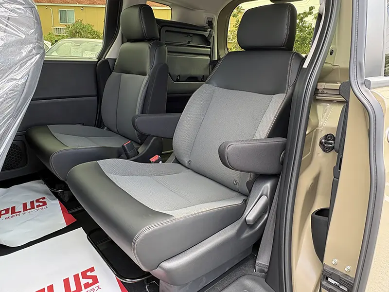 フリード e:HEV CROSSTAR 6人乗り 在庫車