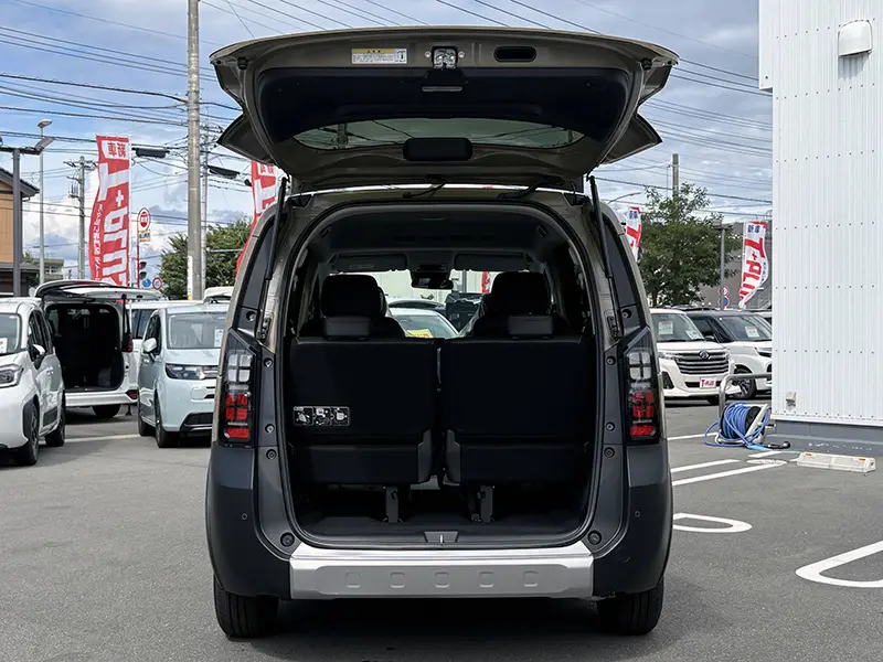 フリード e:HEV CROSSTAR 6人乗り 在庫車