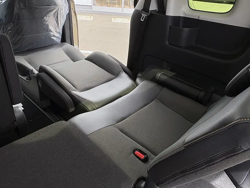 フリード e:HEV CROSSTAR 6人乗り 在庫車