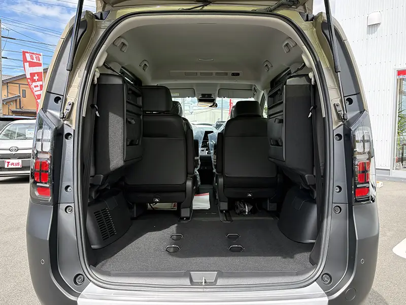 フリード e:HEV CROSSTAR 6人乗り 在庫車