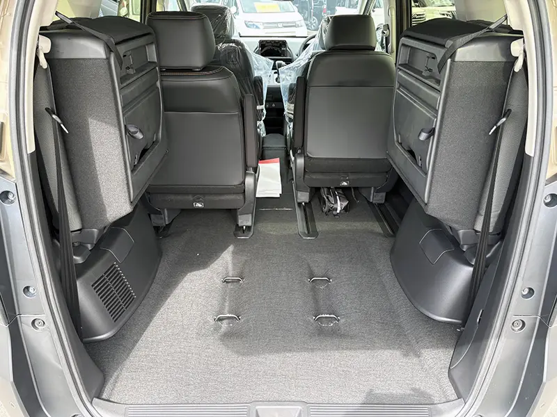 フリード e:HEV CROSSTAR 6人乗り 在庫車