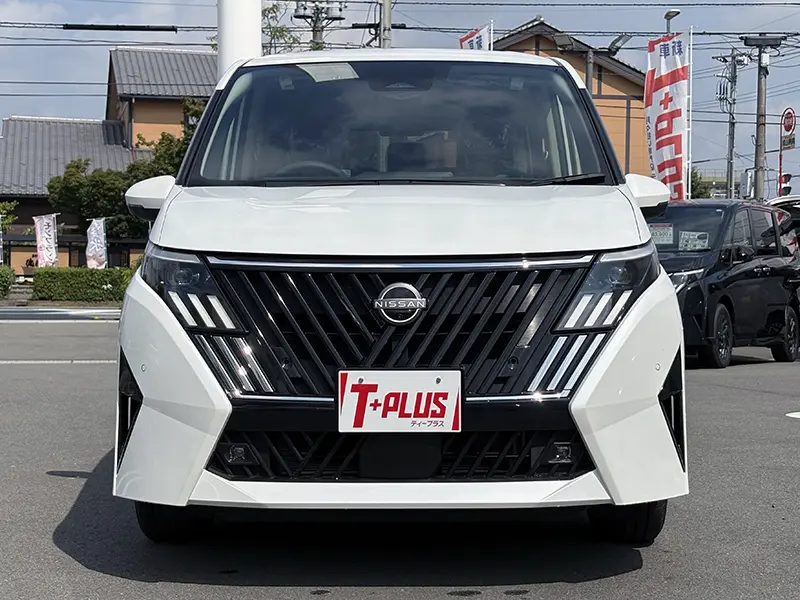 セレナ　新車未登録車　R8/2マイナーチェンジ後モデル　Nissan Connect インフォテインメントシステム　アダプティブLEDヘッドライトシステム e-POWER ハイウェイスターV 在庫車