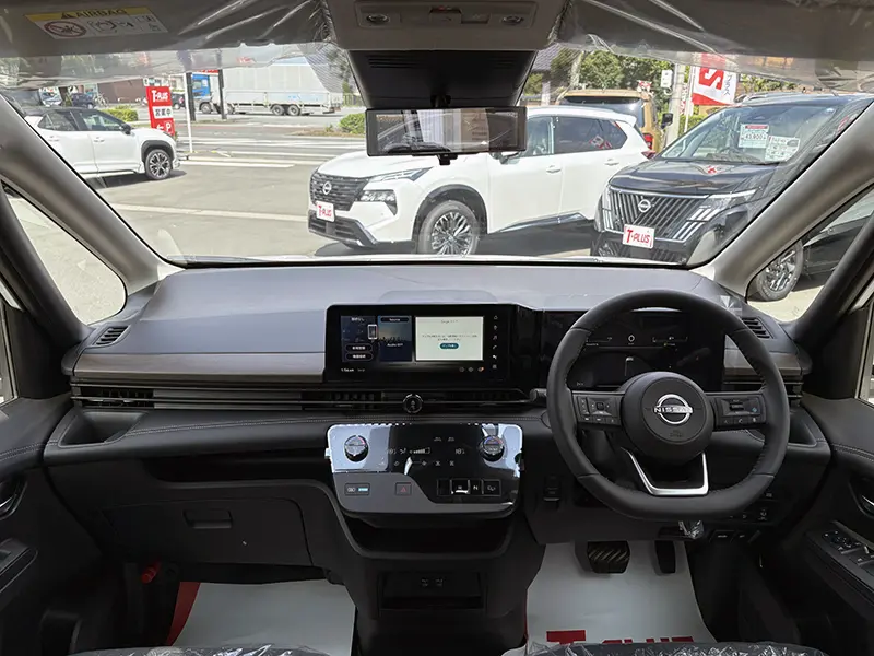 セレナ　新車未登録車　R8/2マイナーチェンジ後モデル　Nissan Connect インフォテインメントシステム　アダプティブLEDヘッドライトシステム e-POWER ハイウェイスターV 在庫車