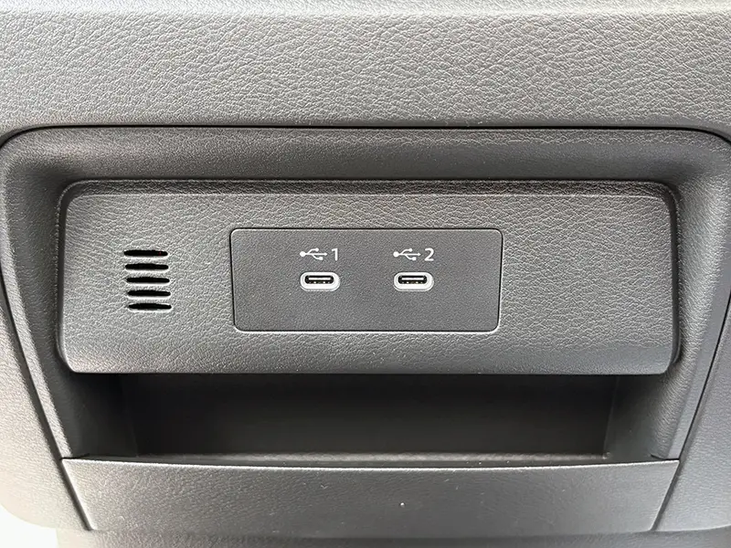 セレナ　新車未登録車　R8/2マイナーチェンジ後モデル　Nissan Connect インフォテインメントシステム　アダプティブLEDヘッドライトシステム e-POWER ハイウェイスターV 在庫車