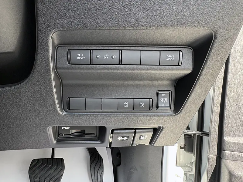 セレナ　新車未登録車　R8/2マイナーチェンジ後モデル　Nissan Connect インフォテインメントシステム　アダプティブLEDヘッドライトシステム e-POWER ハイウェイスターV 在庫車