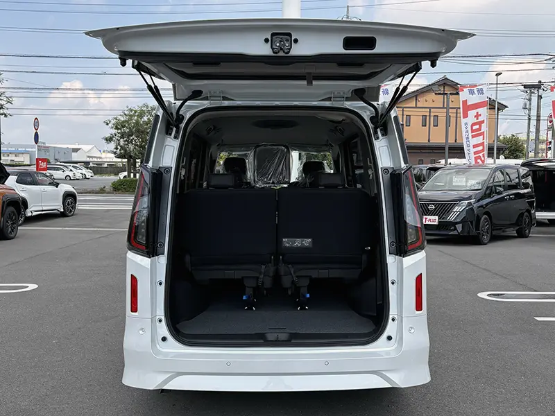 セレナ　新車未登録車　R8/2マイナーチェンジ後モデル　Nissan Connect インフォテインメントシステム　アダプティブLEDヘッドライトシステム e-POWER ハイウェイスターV 在庫車