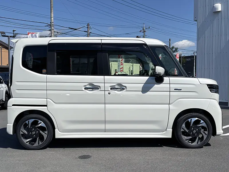 スペーシアカスタム　届出済未使用車　4WD HYBRID XS 在庫車