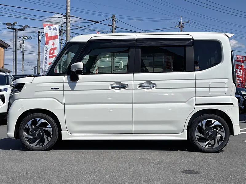 スペーシアカスタム　届出済未使用車　4WD HYBRID XS 在庫車