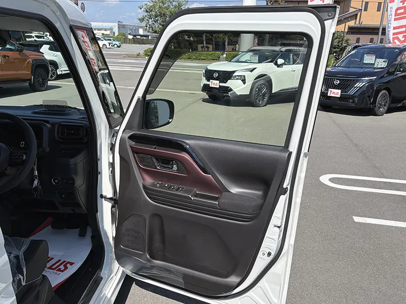 スペーシアカスタム　届出済未使用車　4WD HYBRID XS 在庫車