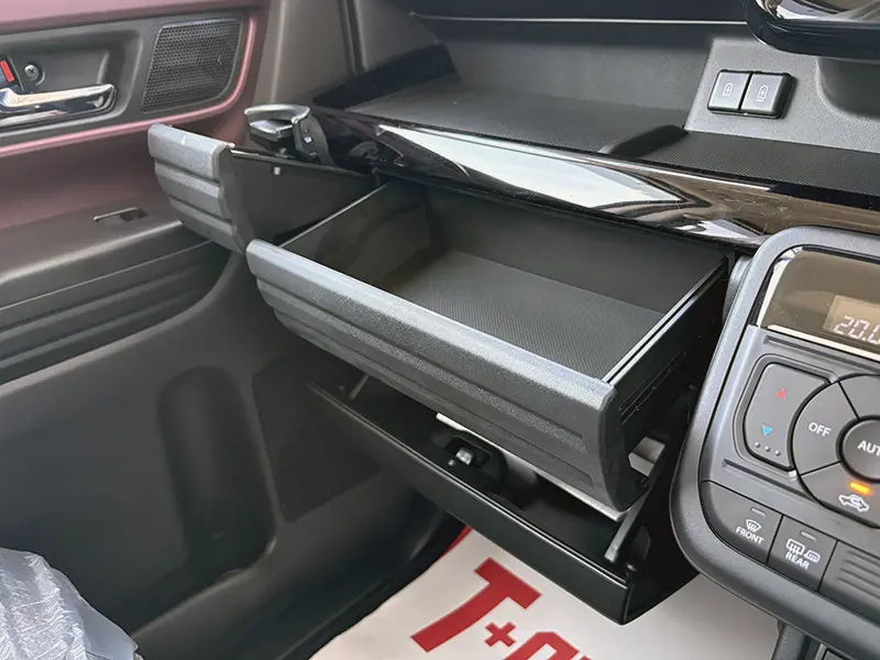 スペーシアカスタム　届出済未使用車　4WD HYBRID XS 在庫車