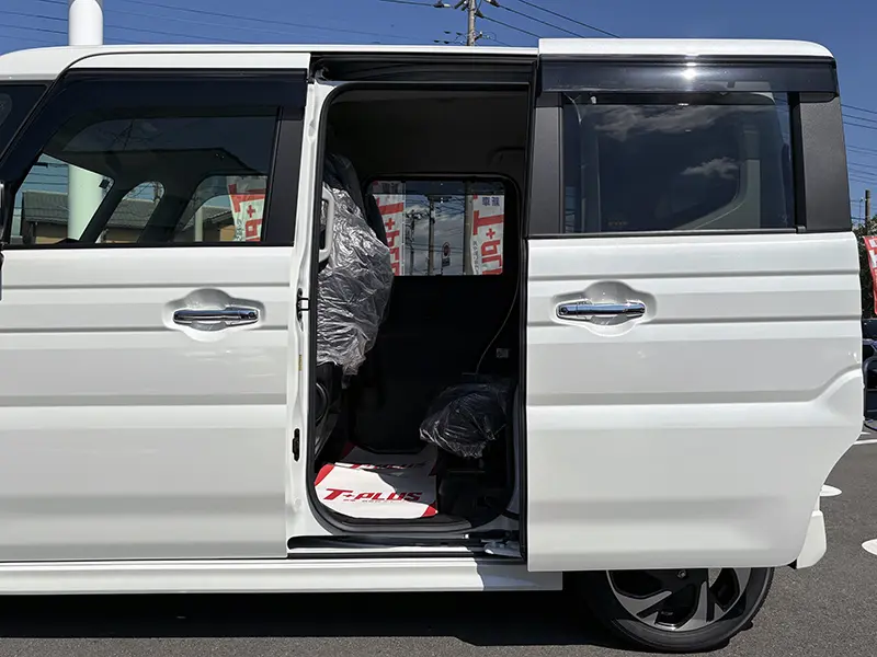 スペーシアカスタム　届出済未使用車　4WD HYBRID XS 在庫車